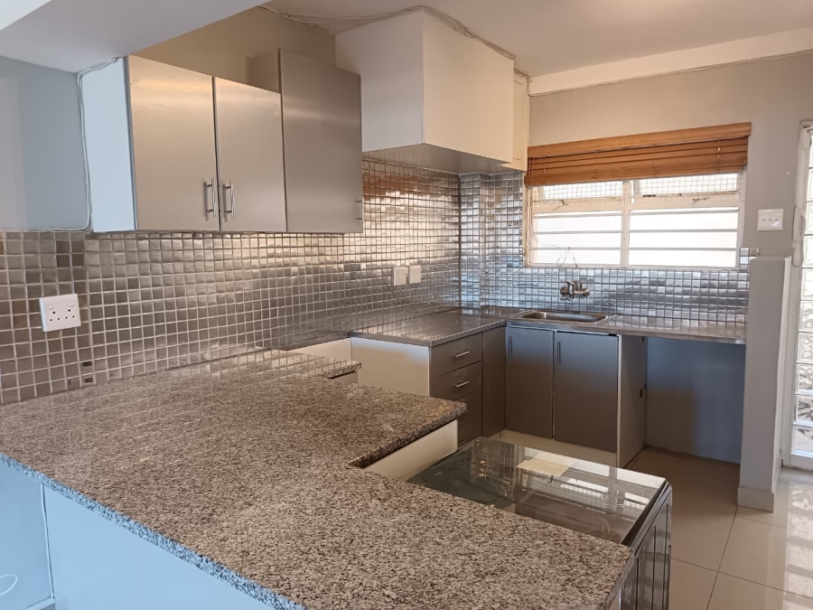 To Let 1 Bedroom Property for Rent in Three Anchor Bay Western Cape